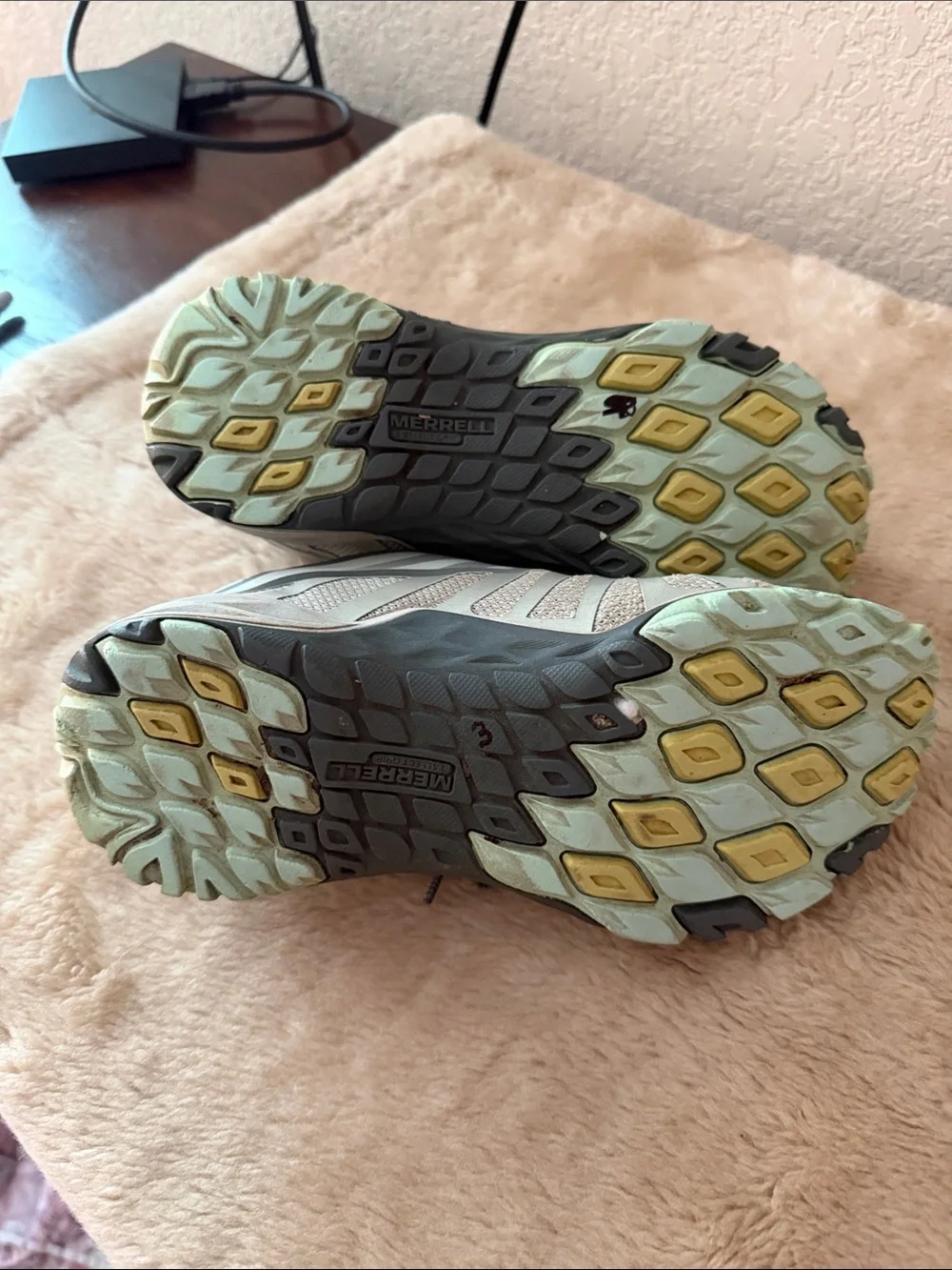 Merrell tennis shoes  3710